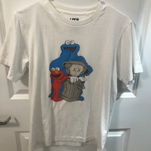 KAWS UNIQLO CHARACTER T-SHIRT SIZE SMALL